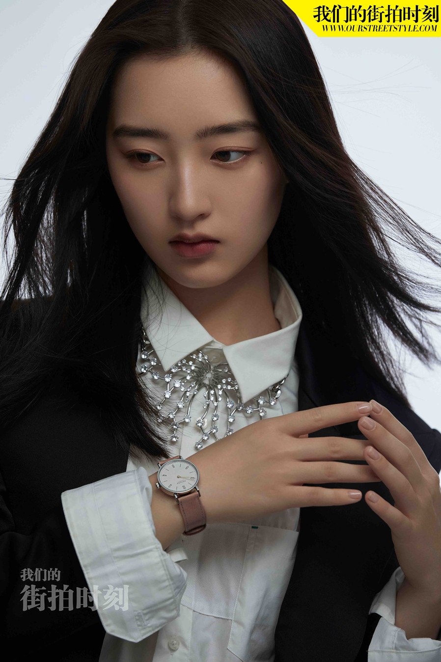 邓恩熙佩戴NOMOS Tangente 33 duo腕表_2.jpg
