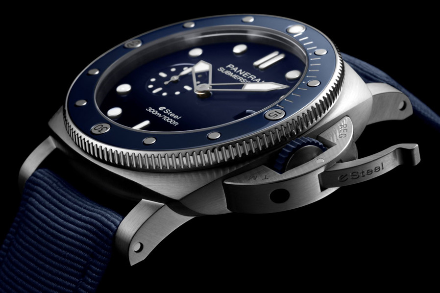 7. 沛纳海 Submersible QuarantaQuattro eSteel™ Blu Profondo潜行系列腕表 - 44毫米(PAM01289).jpg